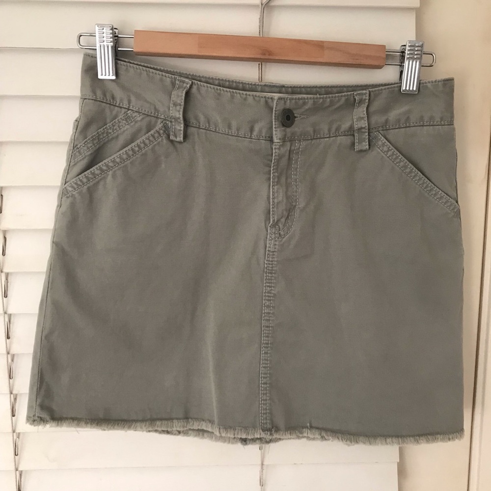 Gap khaki / Green fringed skirt size 1 Vintage Y2K 5 Pockets Great Condition